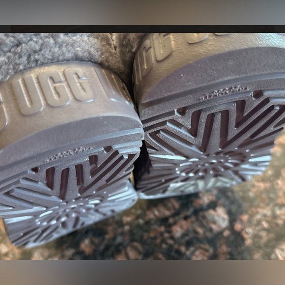 Ugg slides - Picture 5 of 6